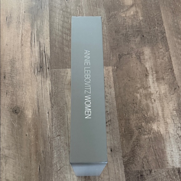 Annie Leibovitz Women Photography Book 2025 Edition - Picture 6 of 7